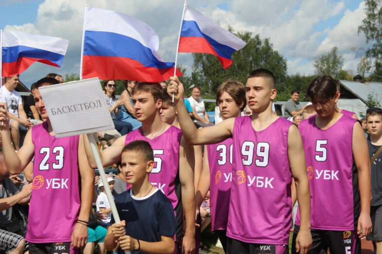 В Устюжне прошёл первый чемпионат по стритболу, который стал межобластным.